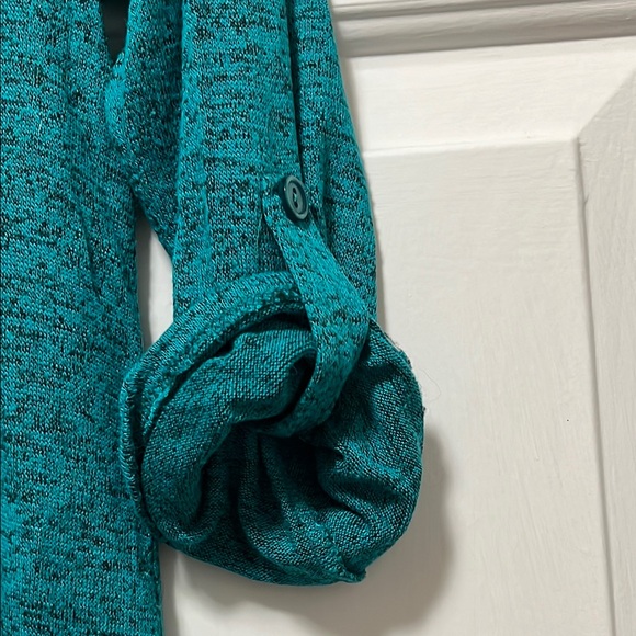 Chris & Carol Round Neck Cuffed Sleeve Tunic - Picture 3 of 11